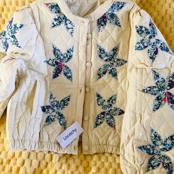 Just in NWT Beautiful lightweight Floral Embroidery Quilted Jacket - Picture 4 of 10